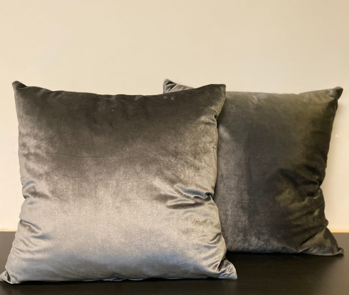 Kussen grey velvet dark